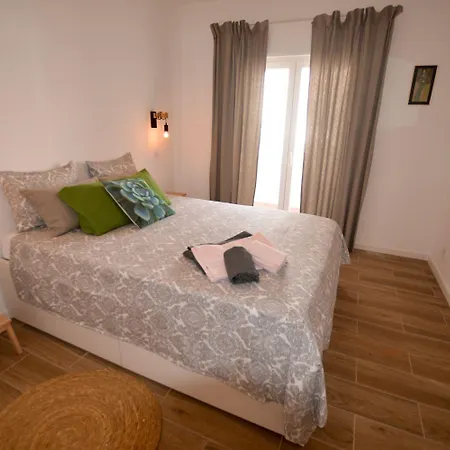 Familienfreundliche In Mit Privatbalkon 아파트
