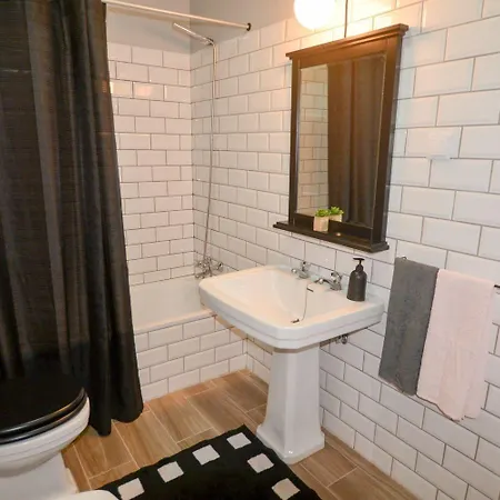 아파트 Familienfreundliche In Mit Privatbalkon *